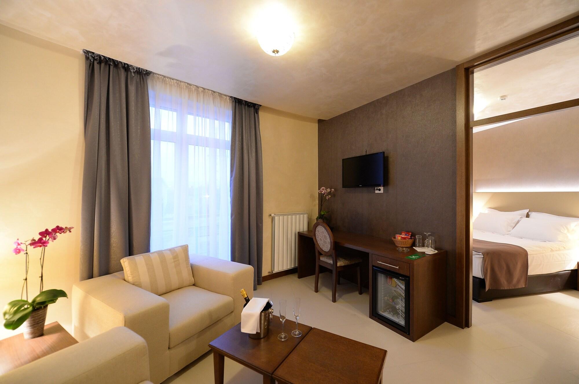 Hotel Majdan Belgrad Zewnętrze zdjęcie
